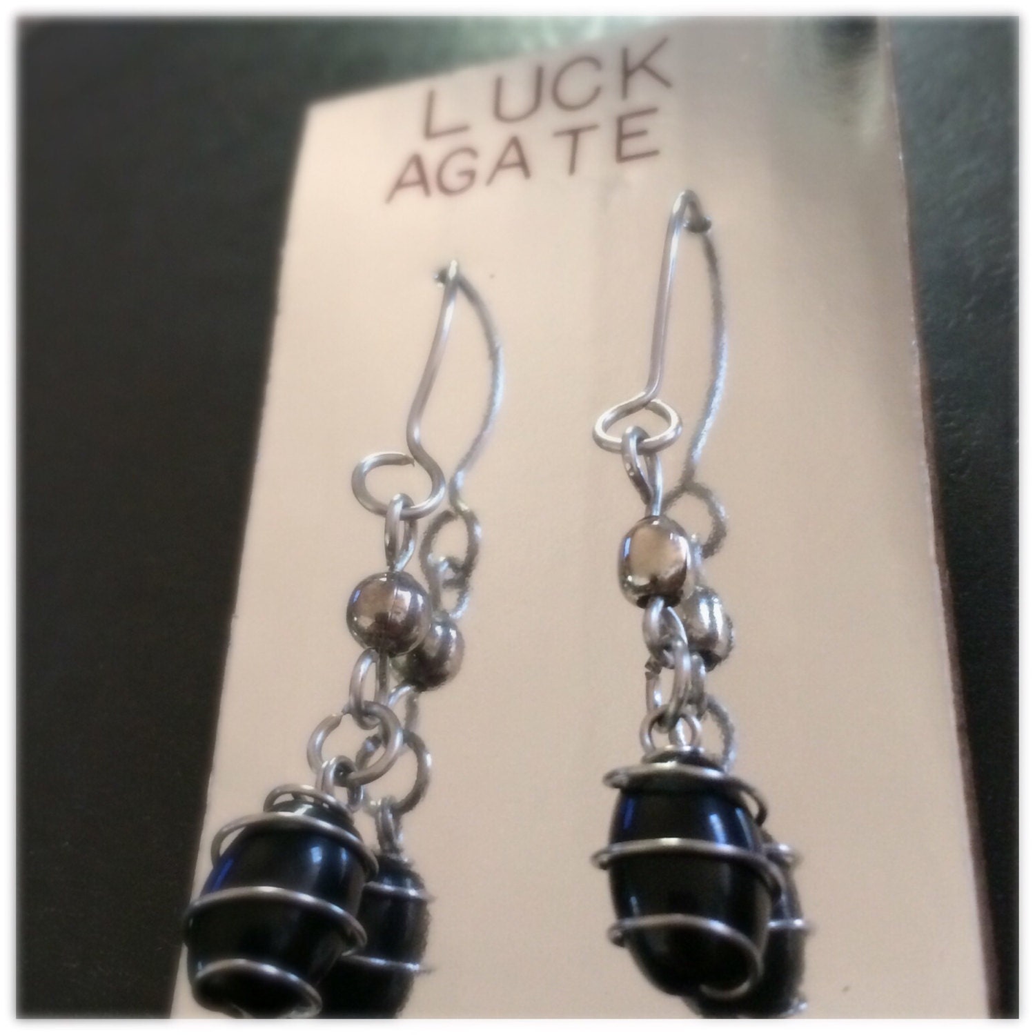 Energiesteine - Glück Schwarze Achat Ohrringe Haken von SaraMarieJewelry