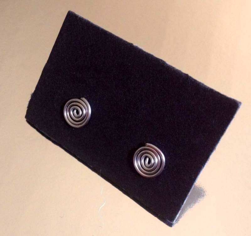 Kleine Spirale Post Ohrringe - Edelstahl von SaraMarieJewelry