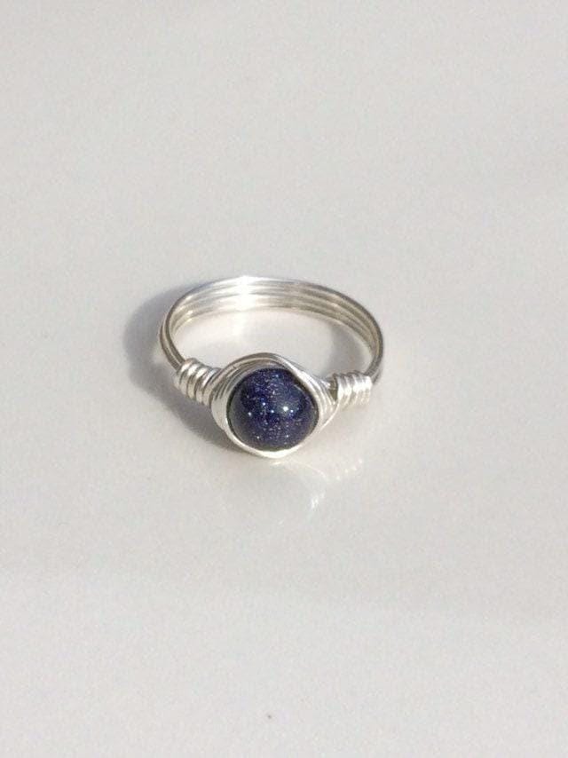 Blau Goldstein Ring - Draht Gewickelt Funkelnder Edelstein in 14K Gold Filled Oder Sterling Silber Individuell Angefertigter Schmuck Blau Goldstein Ring - Draht Gewickelt Funkelnder Edelstein in 14K Gold Filled Oder Sterling Silber Individuell Angefertigter Schmuck von SaraWeberJewelry