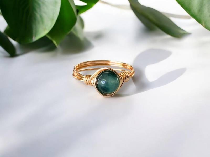 Smaragd Wire Wrapped Ring - Mai Birthstone in 14K Gold Filled Oder Sterling Silber Jede Größe von SaraWeberJewelry