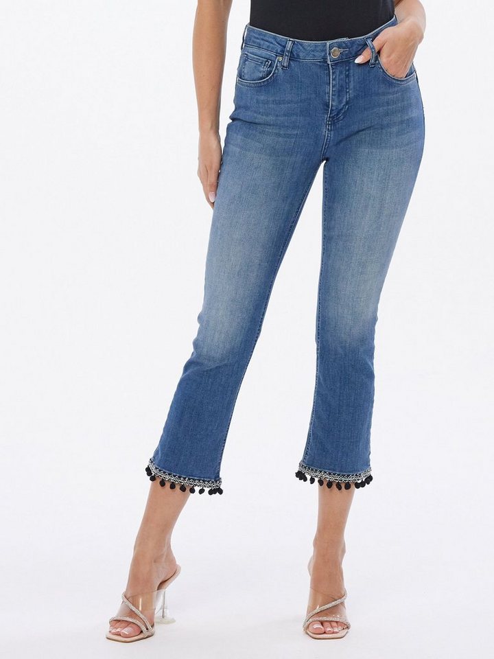 Sarah Kern Stretch-Jeans Ankle-Jeans figurumspielend mit Bommelverzierung von Sarah Kern