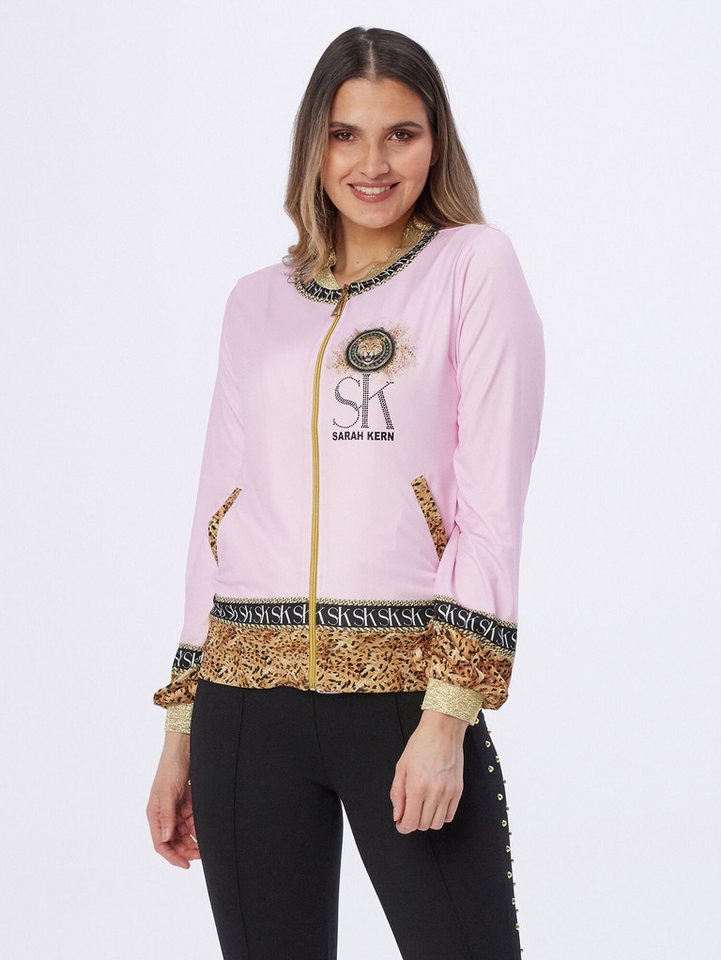 Sarah Kern Blouson Bomberjacke figurumspielend mit platzierter Druck und Kristallsteinverzierung von Sarah Kern