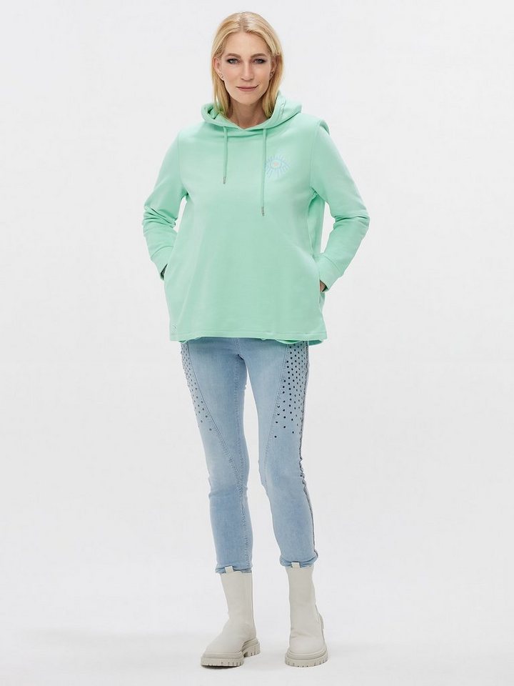 Sarah Kern Kapuzensweatshirt Hoodie figurumspielend mit aufwendiger Stickerei von Sarah Kern