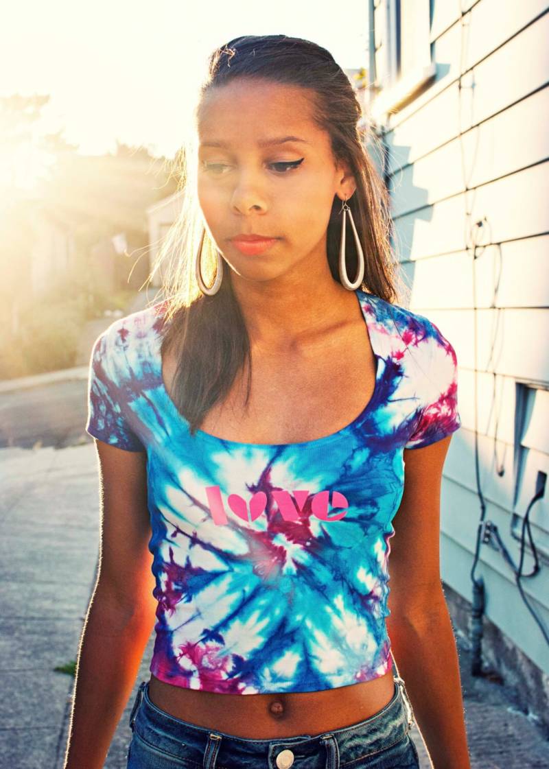 Bio Batik "Love' Penny Royal Crop Top - X-Small von SarahDuckieBrand