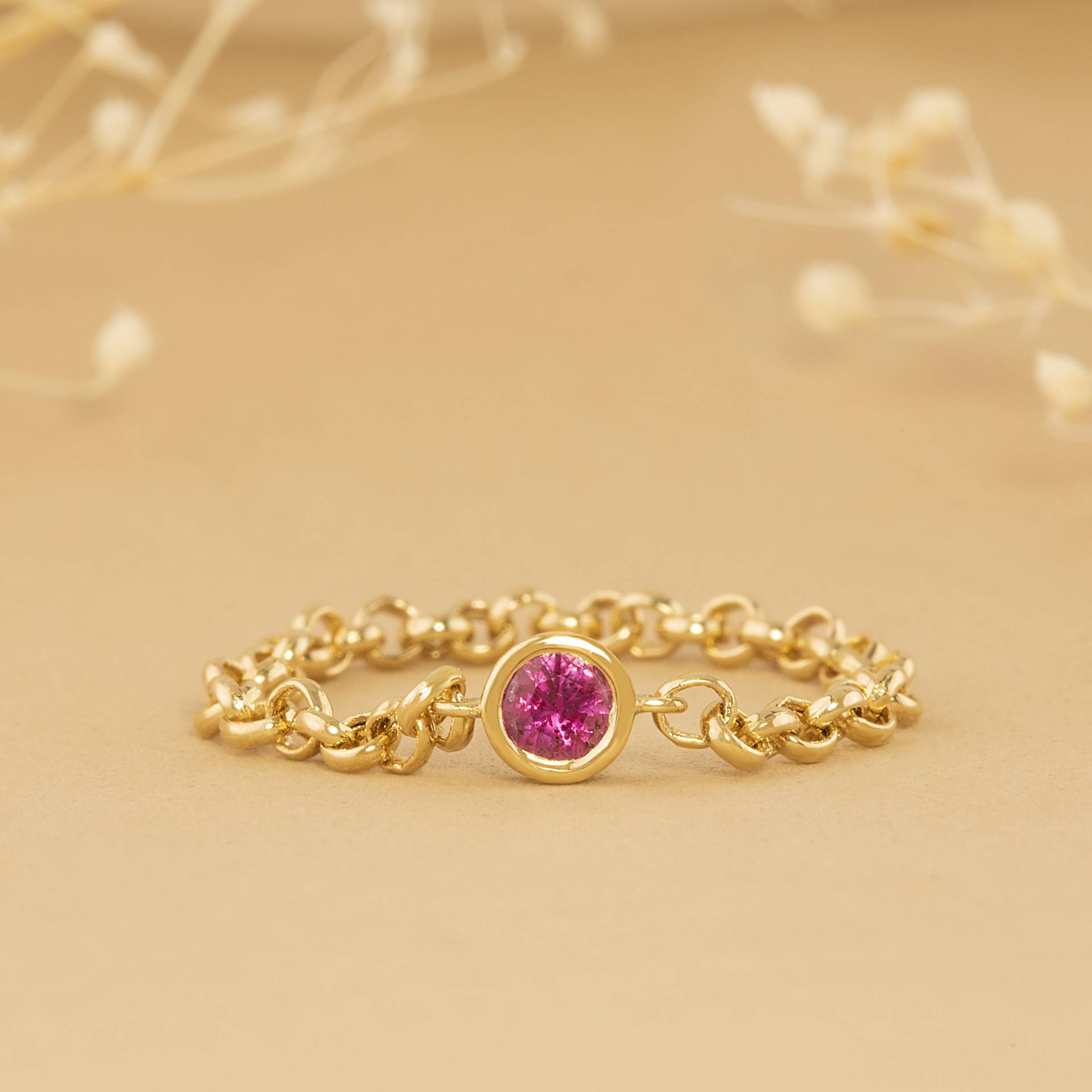 14K Gold Zierlicher Rubin Ring, Solide Kettenring, Zeiger Pinky Lünette Delikaten Adriana von SarahEliseJewelry