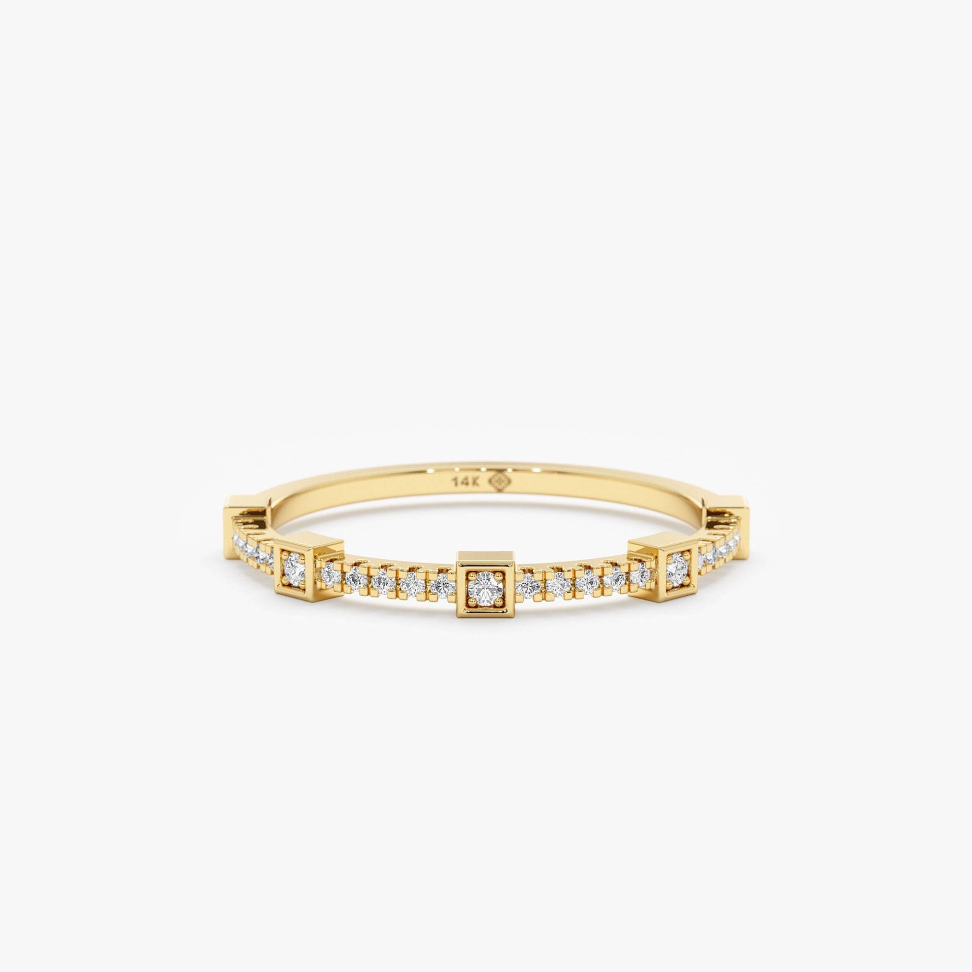 Zierlicher Diamant-Ehering, 14-Karätiger Gold-Diamantring, Abwechselnde Fassung, Diamant-Halb-Ewigkeitsring, Stapelbarer Diamantring, Jacinda von SarahEliseJewelry