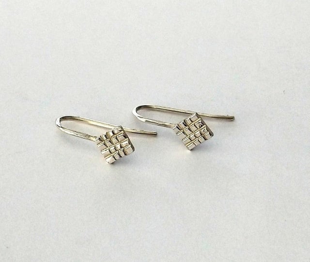 Sterling Silber Ohrringe, Handgefertigte Strukturierte Quadrate, Gehämmert Silber, Kurze Kleine Ohrringe Sterling Silber Ohrringe, Handgefertigte Strukturierte Quadrate, Gehämmert Silber, Kurze Kleine Ohrringe von SarahEllenJewellery