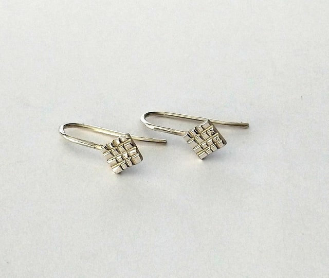 Sterling Silber Ohrringe, Handgefertigte Strukturierte Quadrate, Gehämmert Silber, Kurze Kleine Ohrringe Sterling Silber Ohrringe, Handgefertigte Strukturierte Quadrate, Gehämmert Silber, Kurze Kleine Ohrringe von SarahEllenJewellery