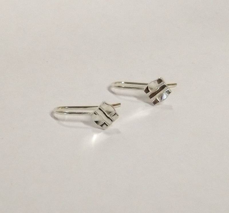 Sterling Silber Ohrringe, Ohrhänger, Handgearbeitete Strukturierte Quadrate, Gehämmertes Silber, Kurze Kleine Ohrhänger Sterling Silber Ohrringe, Ohrhänger, Handgearbeitete Strukturierte Quadrate, Gehämmertes Silber, Kurze Kleine Ohrhänger von SarahEllenJewellery