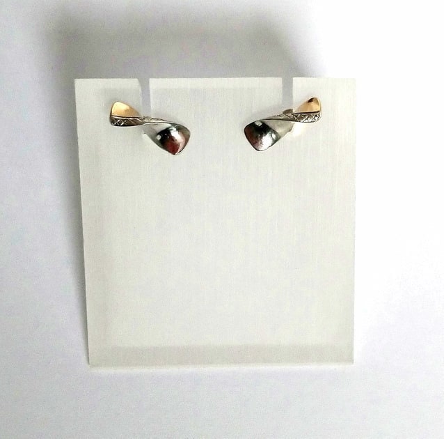 Sterling Silber Und 9Ct Gelbgold Ohrstecker, Strukturierte Glänzende Ohrringe, Bogen Geformt Kleine Minimale Ohrstecker Sterling Silber Und 9Ct Gelbgold Ohrstecker, Strukturierte Glänzende Ohrringe, Bogen Geformt Kleine Minimale Ohrstecker von SarahEllenJewellery