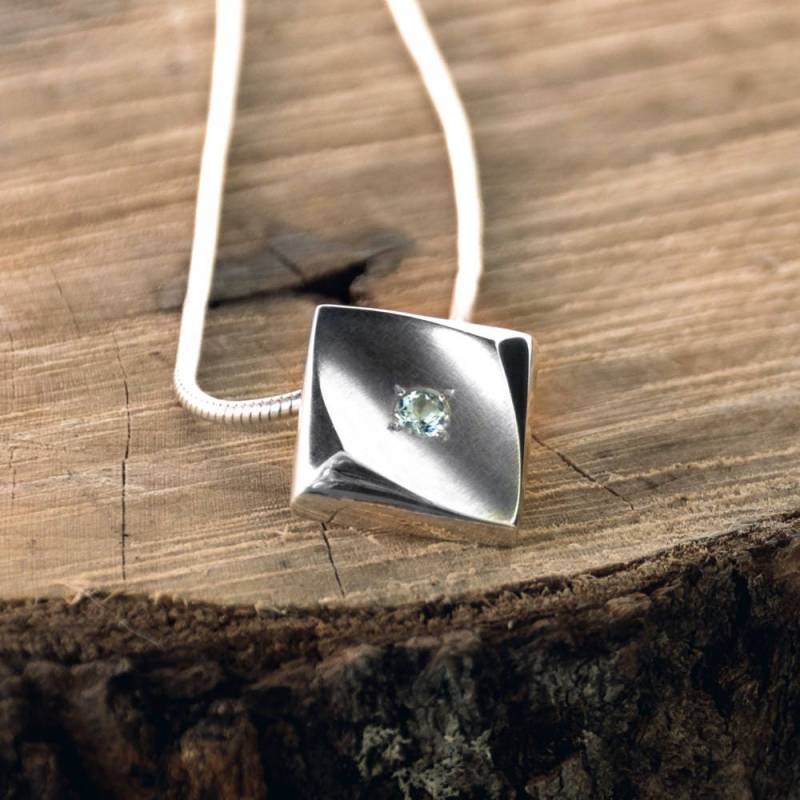 Diamant-Anhänger Auf Kette Diamant-Anhänger Auf Kette von SarahFJoailliere