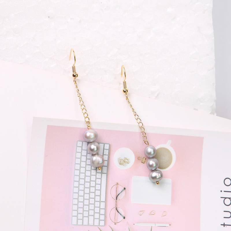Small Gray Pearls Dangle Earrings Gold Plated Chain Drop Fashion Daily Freshwater Near Round Pearl Girls 7-8mm von SarahFindings