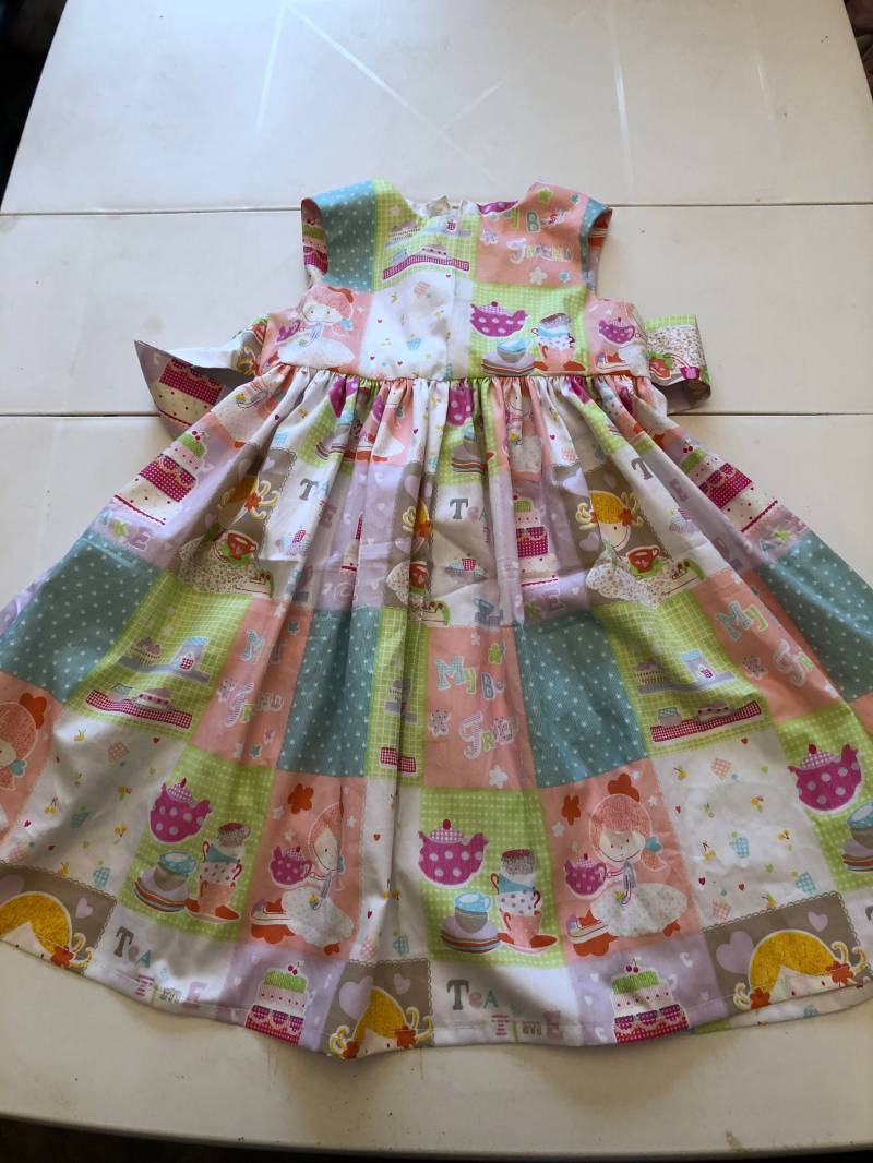 Mädchen Handgemachtes Patchwork Print Kleid von SarahHandmadeDresses