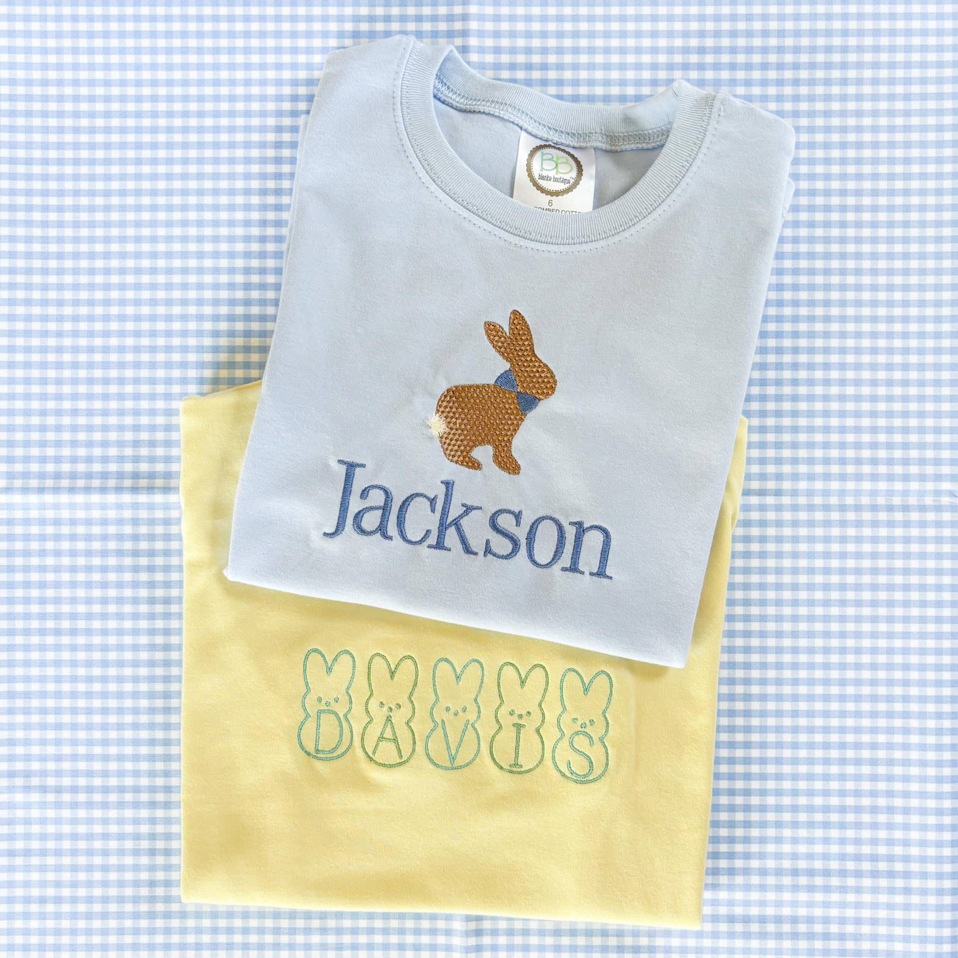 Kleiner Junge Osterhase Bestickt Shirt Osterhasen Outfit von SarahSlusherDesign