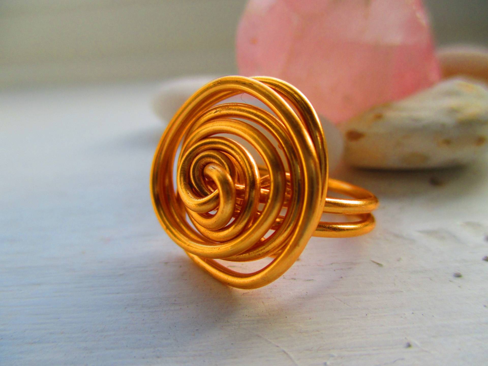 Gold Farbe Verdrehte Drahtring Gold Farbe Verdrehte Drahtring von SarahWyattGems