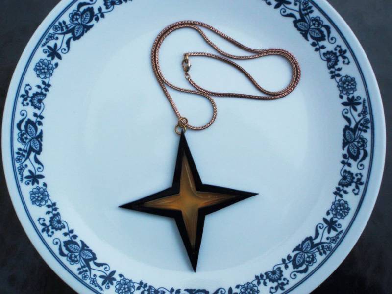 Cool Rauchigen Lucite Stern Anhänger von Sarahmelvi