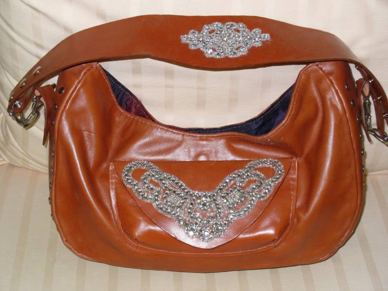 Einzigartige Schultertasche Mit Nieten Und Applikationen Aus Kristallen Perlen von Sarahmelvi