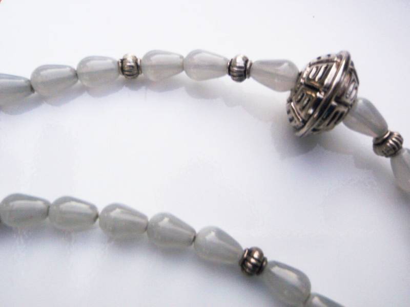 Spröde Doppelstrang-Eisblau Und Silber Perlen Halskette Spröde Doppelstrang-Eisblau Und Silber Perlen Halskette von Sarahmelvi