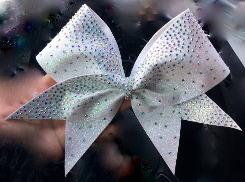 strass in Wasserfallform Auf Weißen Glitzer - Ab-steinen von SarahsCheerBows