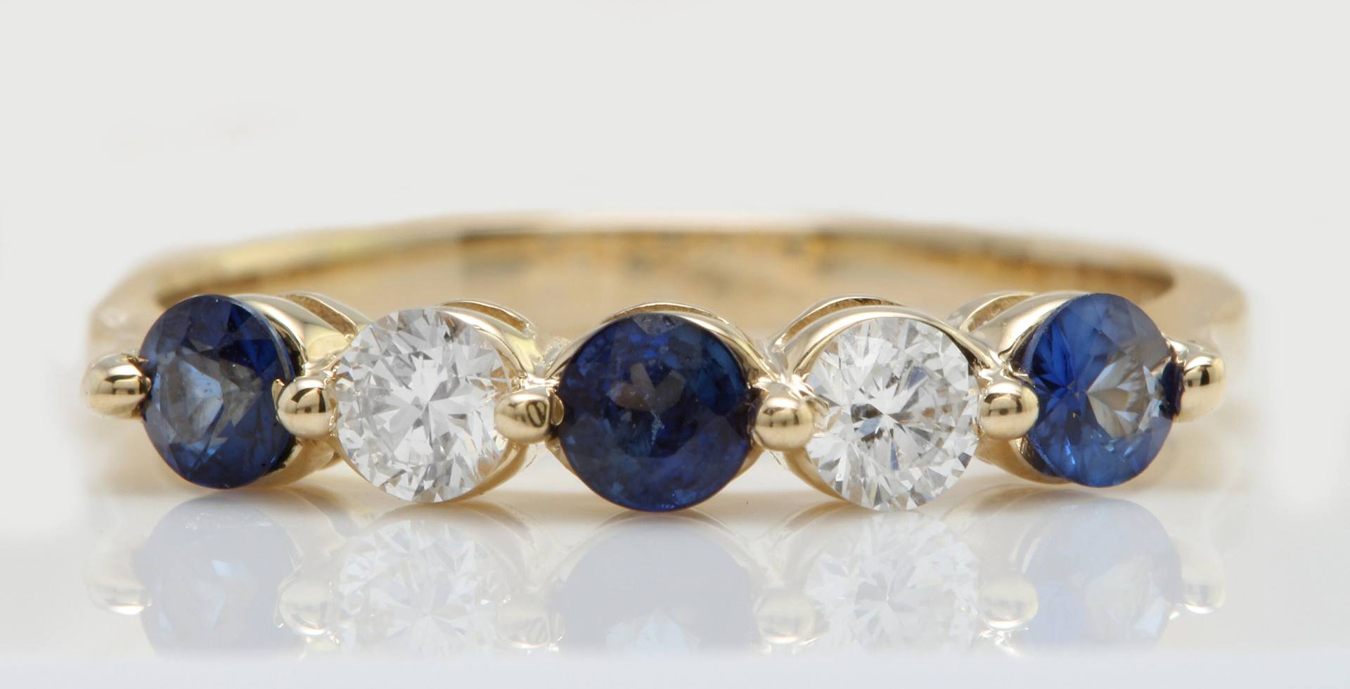 0, 85 Karat Natürlicher Blauer Saphir Und Diamanten in 14K Solidem Gelbgold Frauen Ring von Saranied81