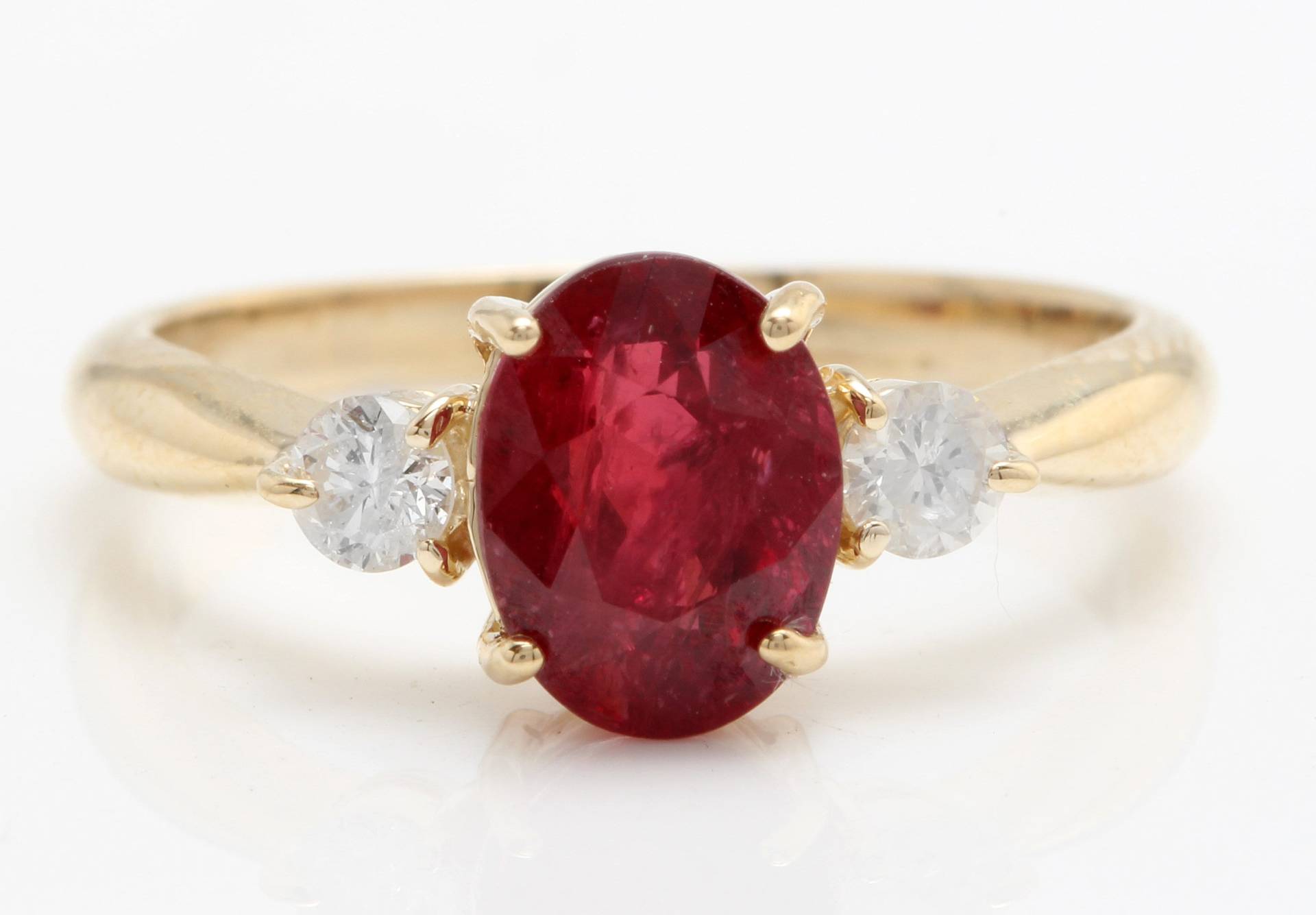 2, 20 Karat Natürlicher Roter Rubin Und Diamanten in Einem Ring Aus 14-Karätigem Gelbgold von Saranied81