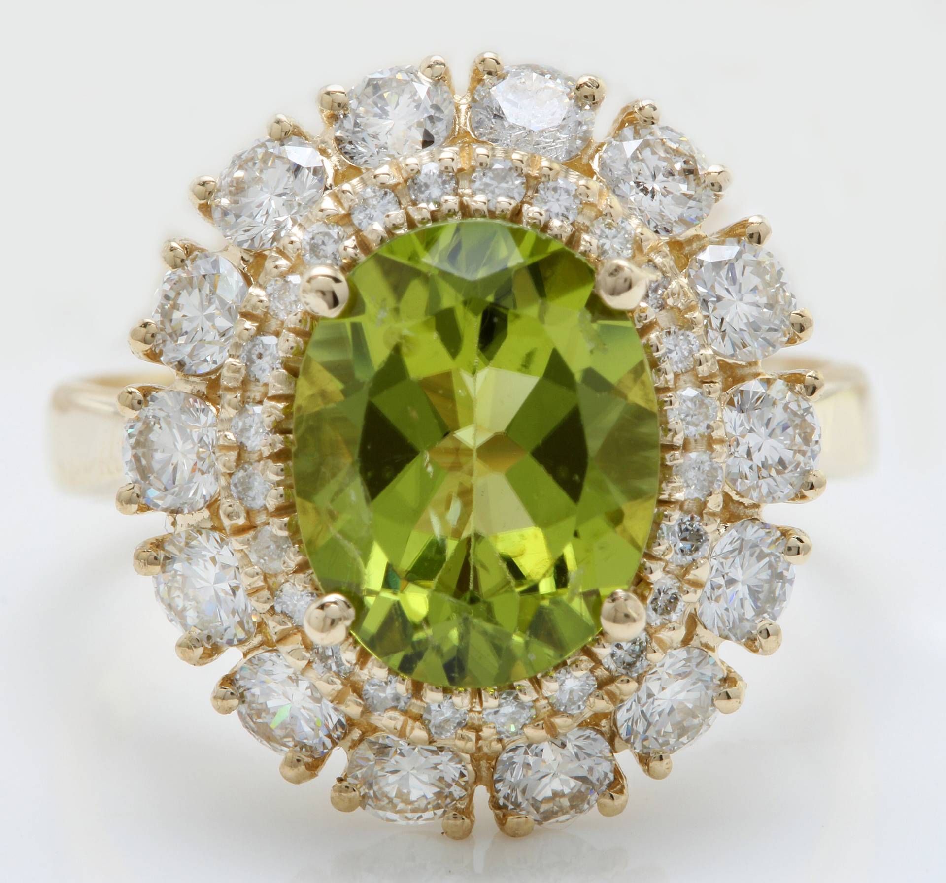 3, 35 Karat Natürlicher Grüner Peridot Und Diamanten in 14 Massivem Gelbgold-Damenring von Saranied81