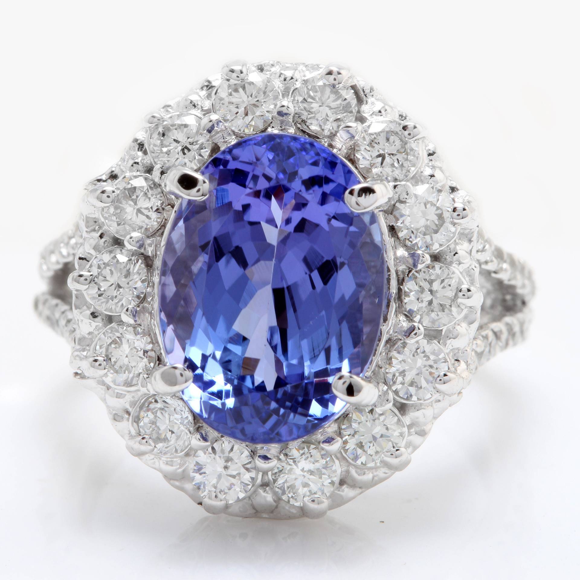 5.80 Karat Natürlicher Blauer Tansanit Und Diamanten in 14K Massivweißgoldring 5.80 Karat Natürlicher Blauer Tansanit Und Diamanten in 14K Massivweißgoldring von Saranied81
