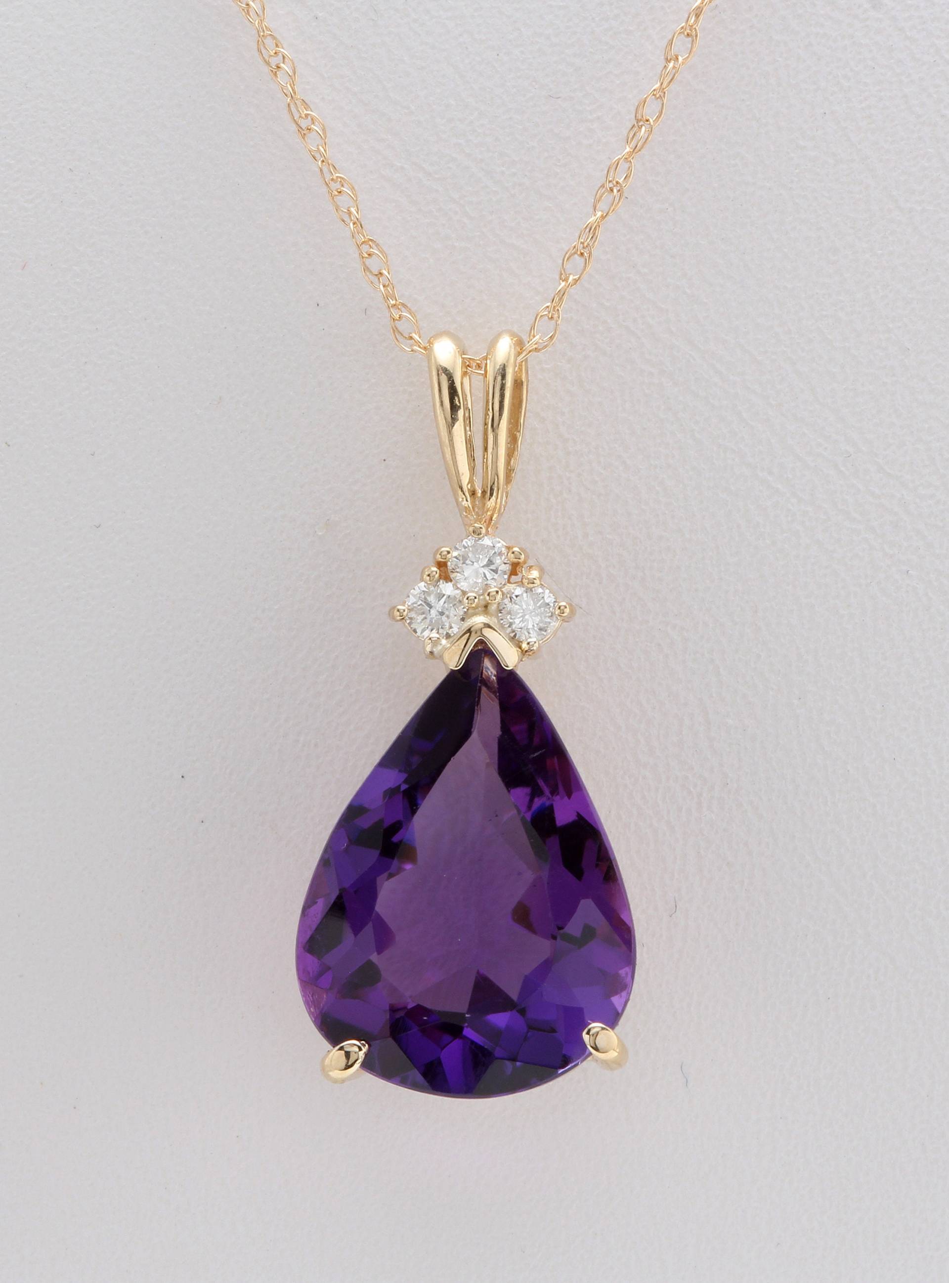 9.15 Karat Natürlicher Amethyst Und Diamant in 14K Massivem Gelbgold Anhänger von Saranied81