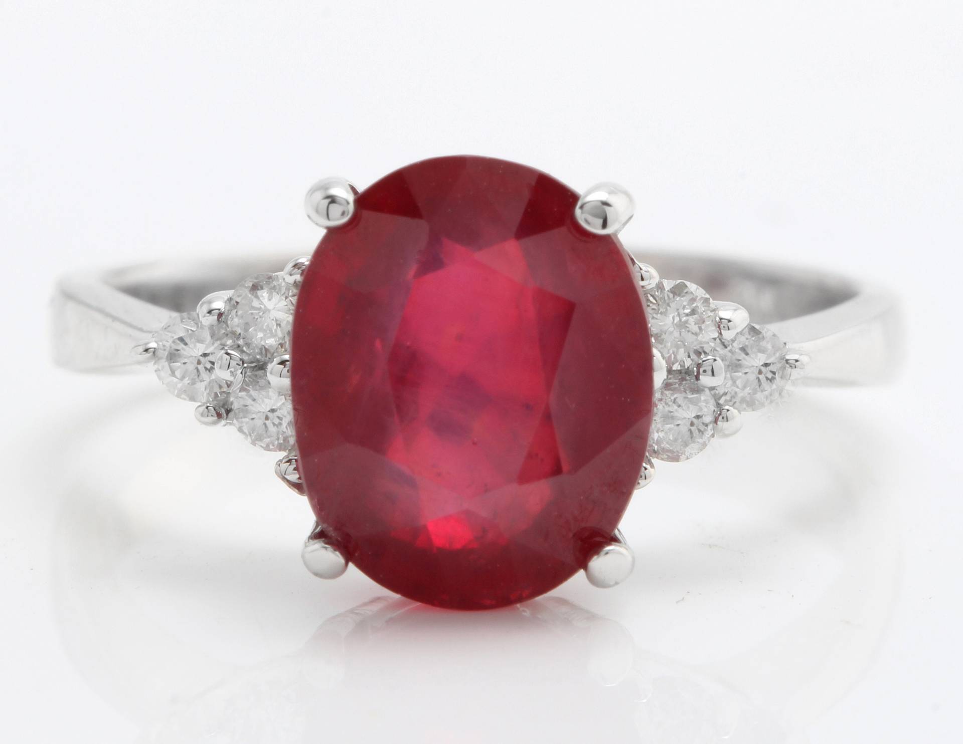 Ring Aus 14 Karat Massivem Weißgold Mit 3, 20 Natürlichem Roten Rubin Und Diamanten Ring Aus 14 Karat Massivem Weißgold Mit 3, 20 Natürlichem Roten Rubin Und Diamanten von Saranied81