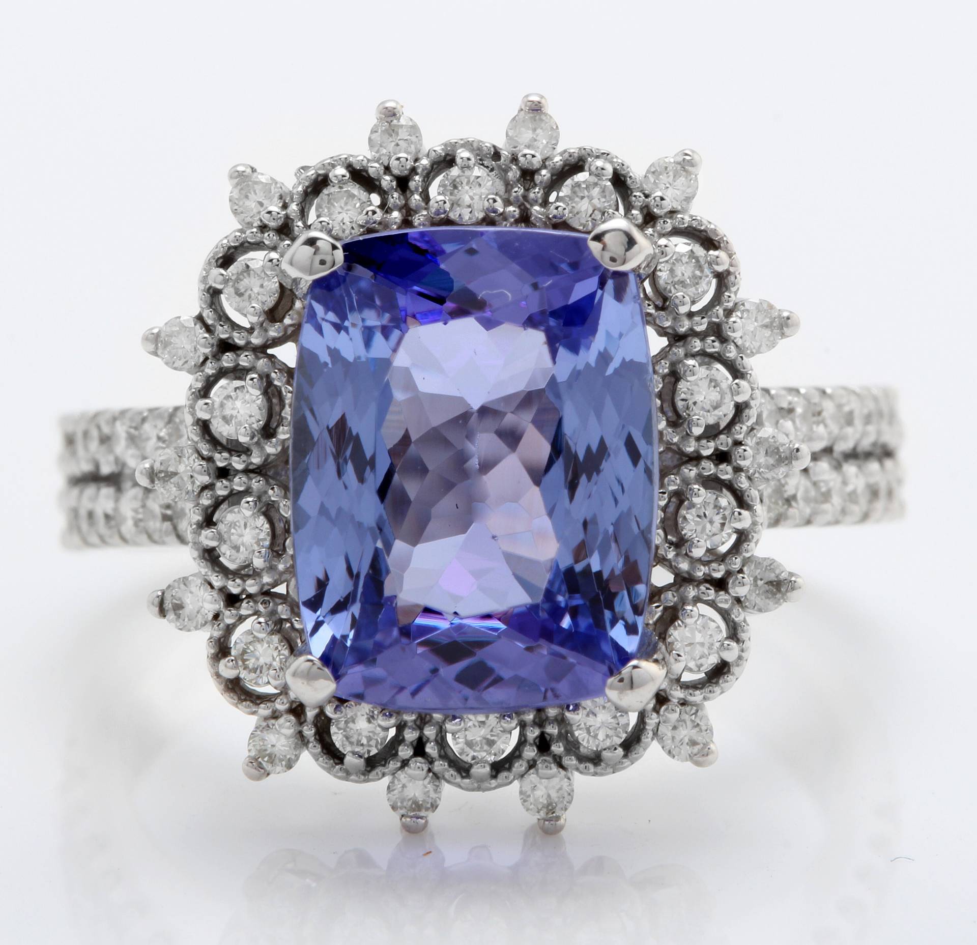 Ring Aus 5, 08 Karat Natürlichem Blauem Tansanit Und Diamanten in 14-Karätigem Weißgold Ring Aus 5, 08 Karat Natürlichem Blauem Tansanit Und Diamanten in 14-Karätigem Weißgold von Saranied81