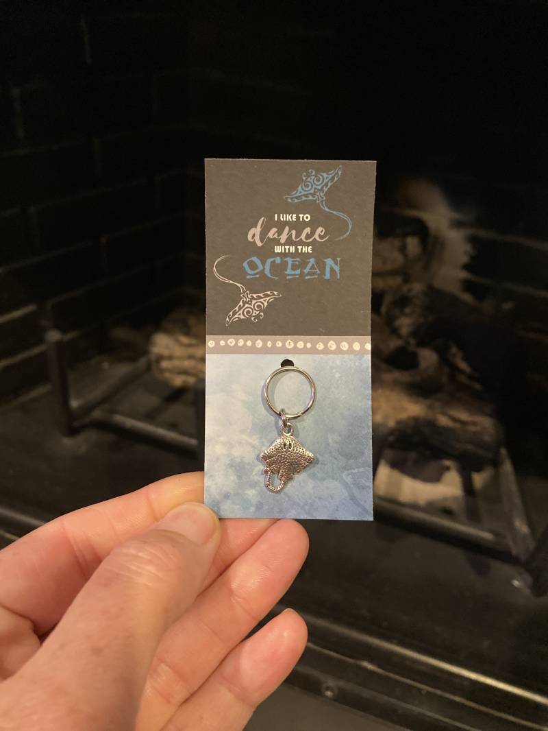Stingray Charm Keychain Zipper Pull 1 Stück I Like To Dance With The Ocean Moana Gift von SarasTableCharms19