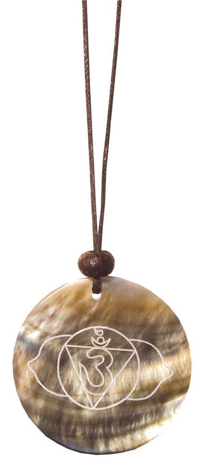 Saraswati Kette mit Anhänger Muschelschmuck mit Gravur "Ajna Chakra" 4cm von Saraswati