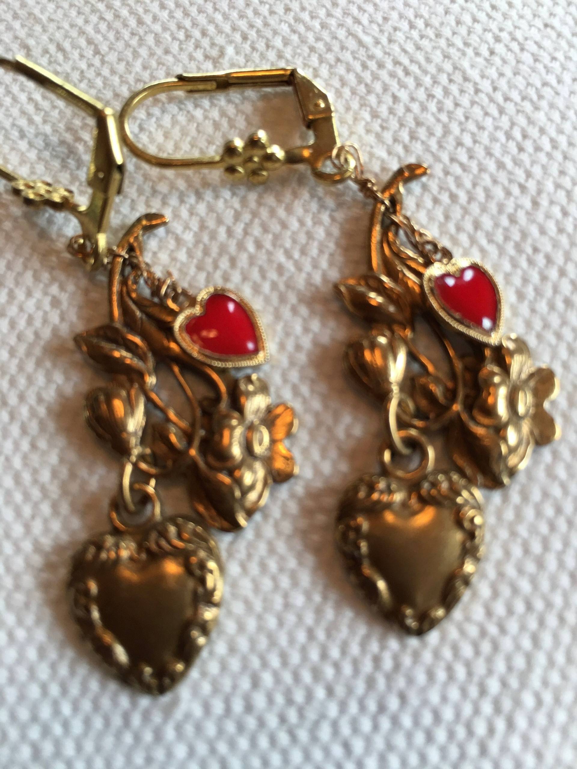 Reizende Vintage Messing Herz Und Blumen Ohrringe von SaraswatiBijoux