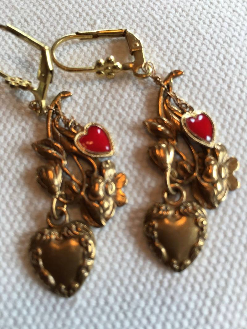 Reizende Vintage Messing Herz Und Blumen Ohrringe von SaraswatiBijoux