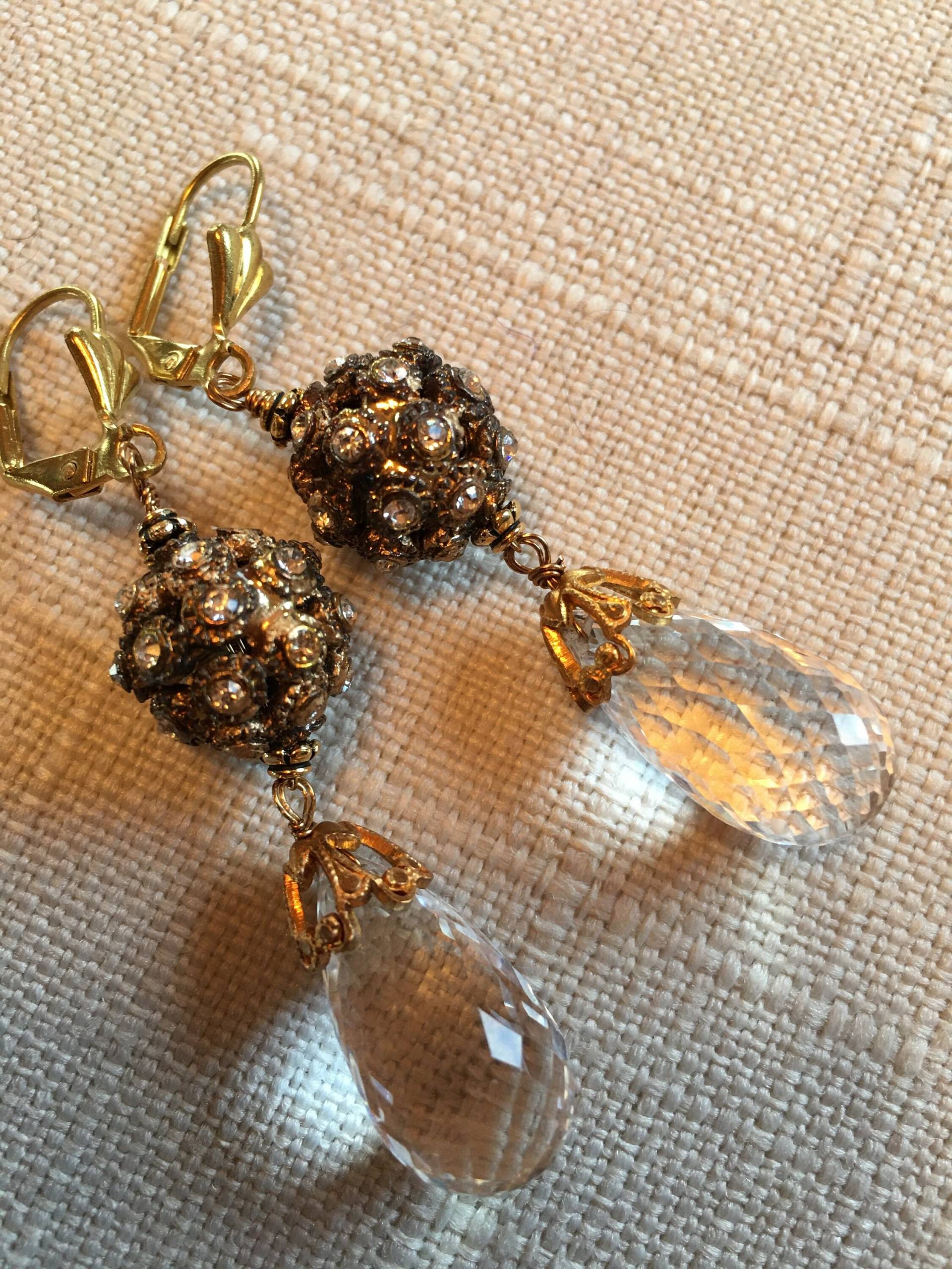 Seltene Vintage-Ohrringe Mit Strasssteinen Und Echten Mikrofacettierten Bergkristallen von SaraswatiBijoux