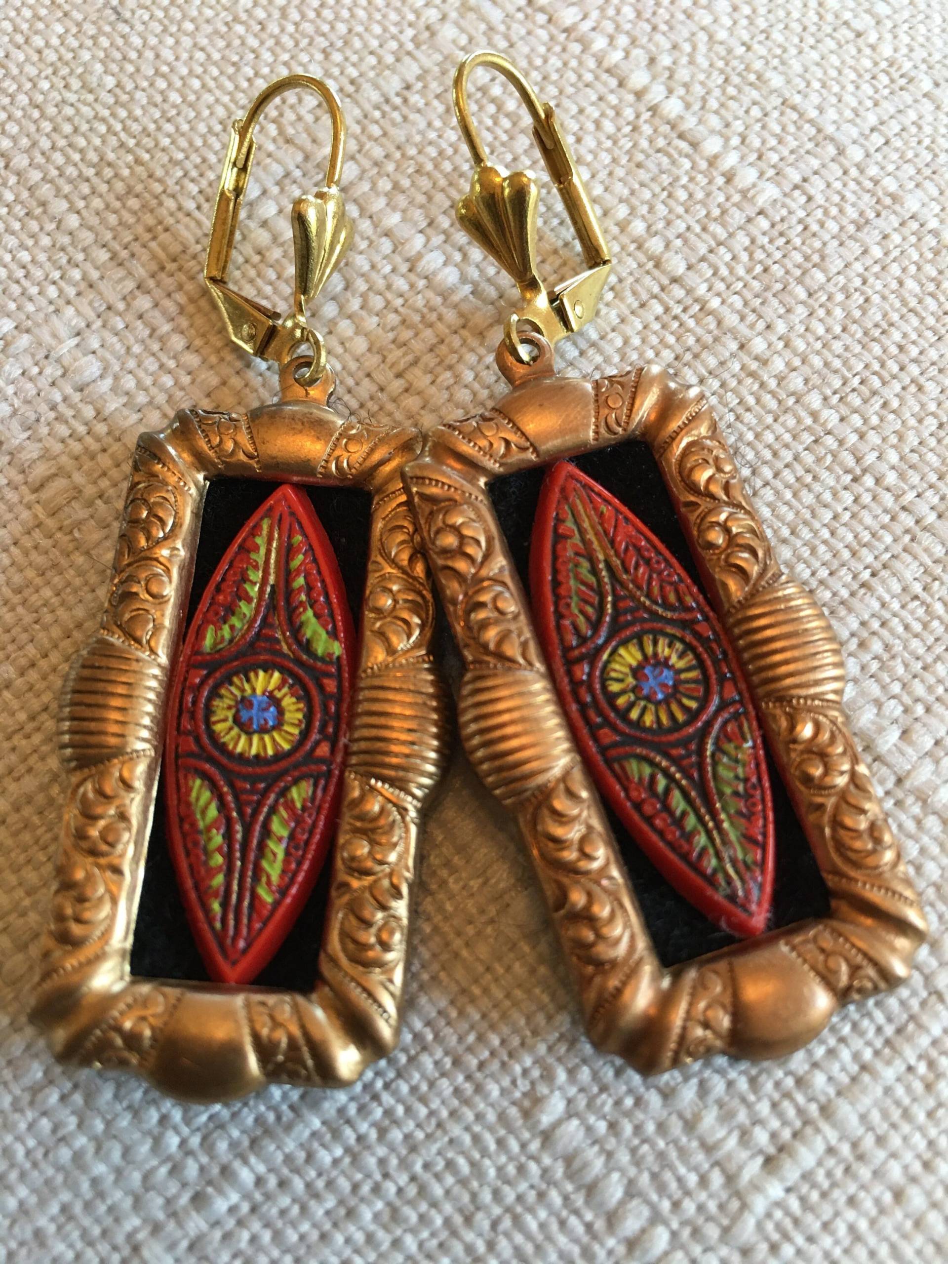 Vintage Glas Mosaik Cabochon Und Metall Anhänger Ohrringe von SaraswatiBijoux