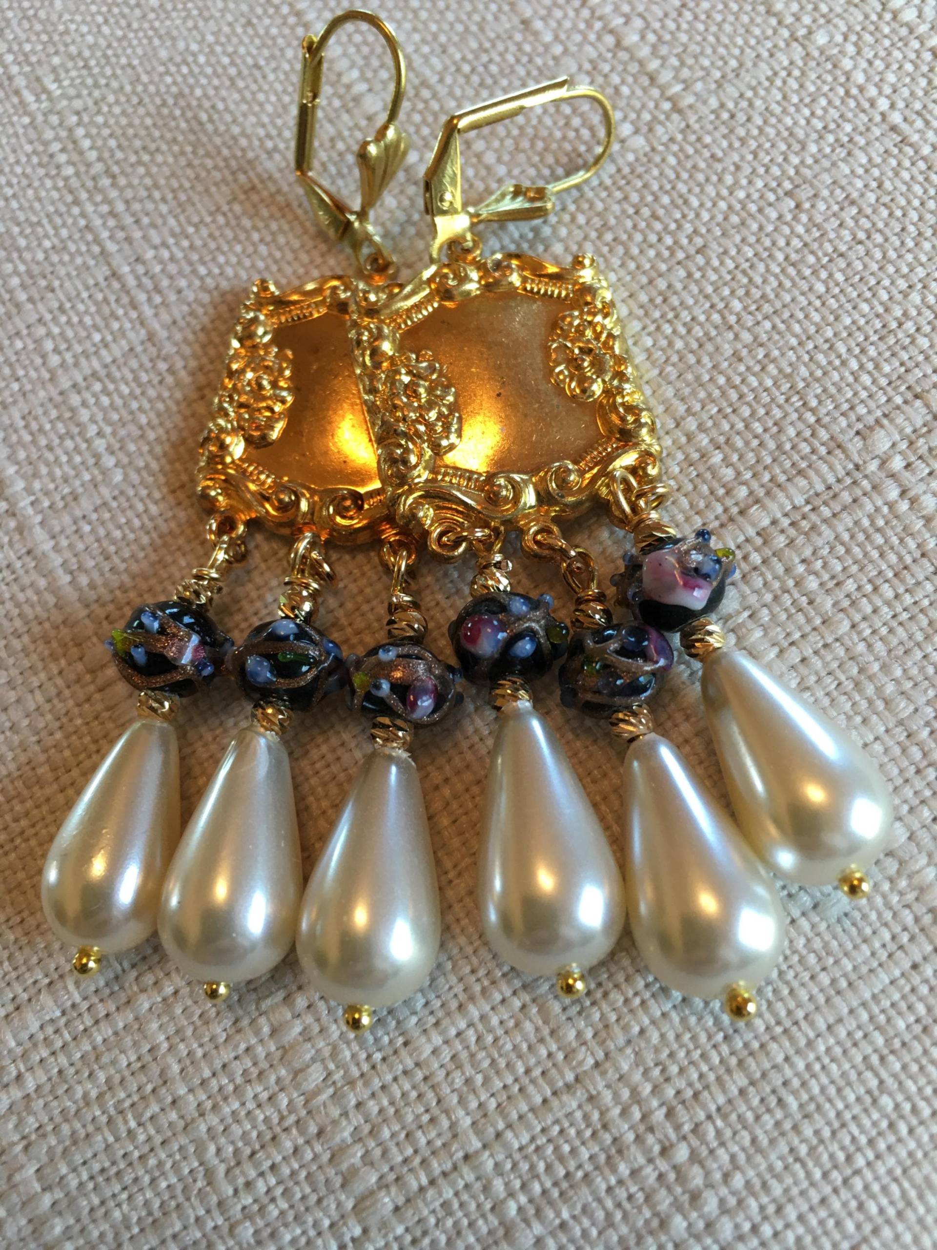 Vintage Glasperle Und Schwarze Hochzeitstorte Ohrringe von SaraswatiBijoux