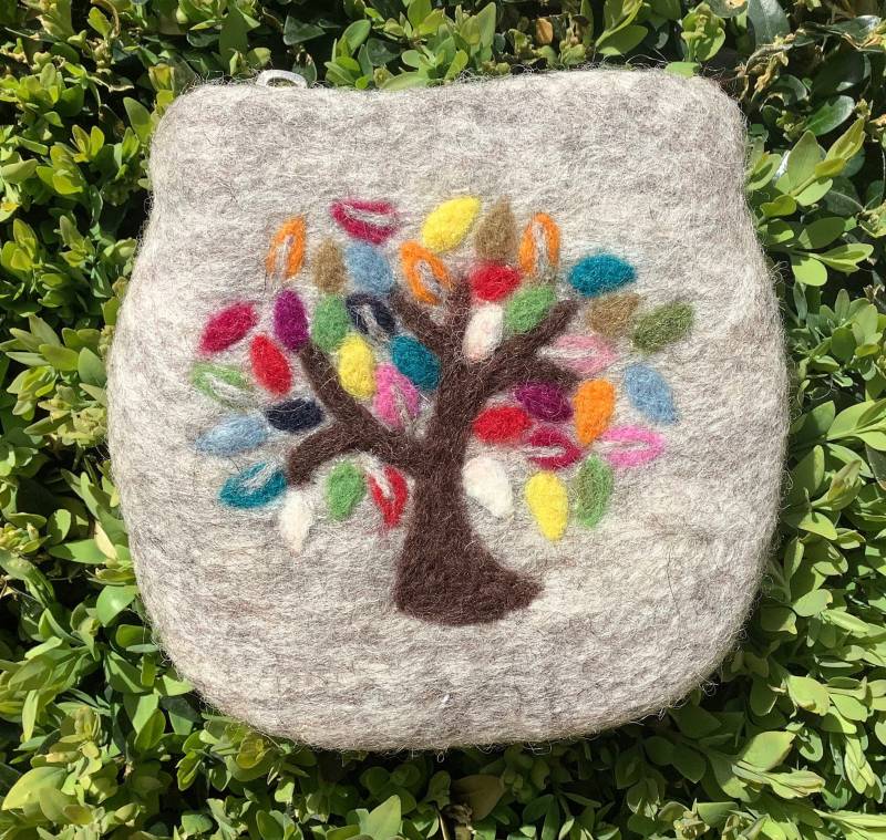 Filzetui Baum Des Lebens ~12, 5x13cm Filzgeldbeutel Lebensbaum Tree Of Life von SaraundOnsiFilzerei