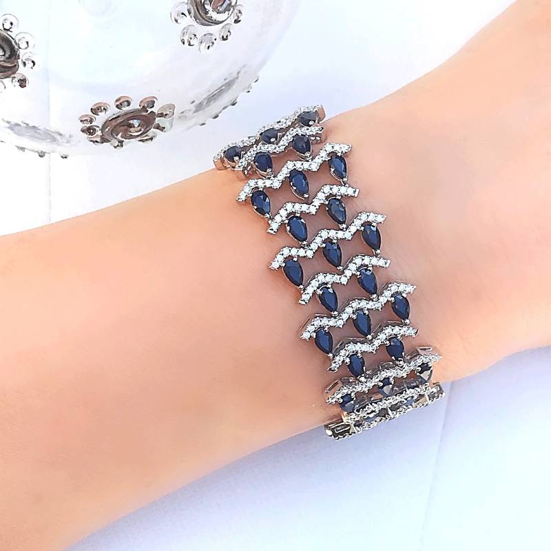 Echte Blaue Saphir Tropfen Und Weiße Topas Manschette Silber Armband von SarayaSilver