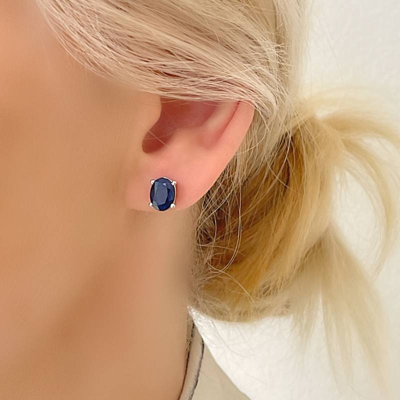 Echte Blauer Saphir 6x8 Solitaire Oval Silber Ohrstecker von SarayaSilver