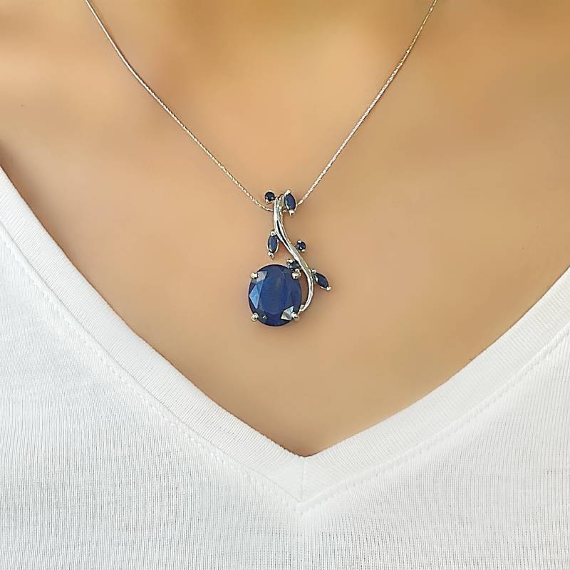 Echte Blauer Saphir Große Motiv Blatt Floral Silber Anhänger Halskette von SarayaSilver
