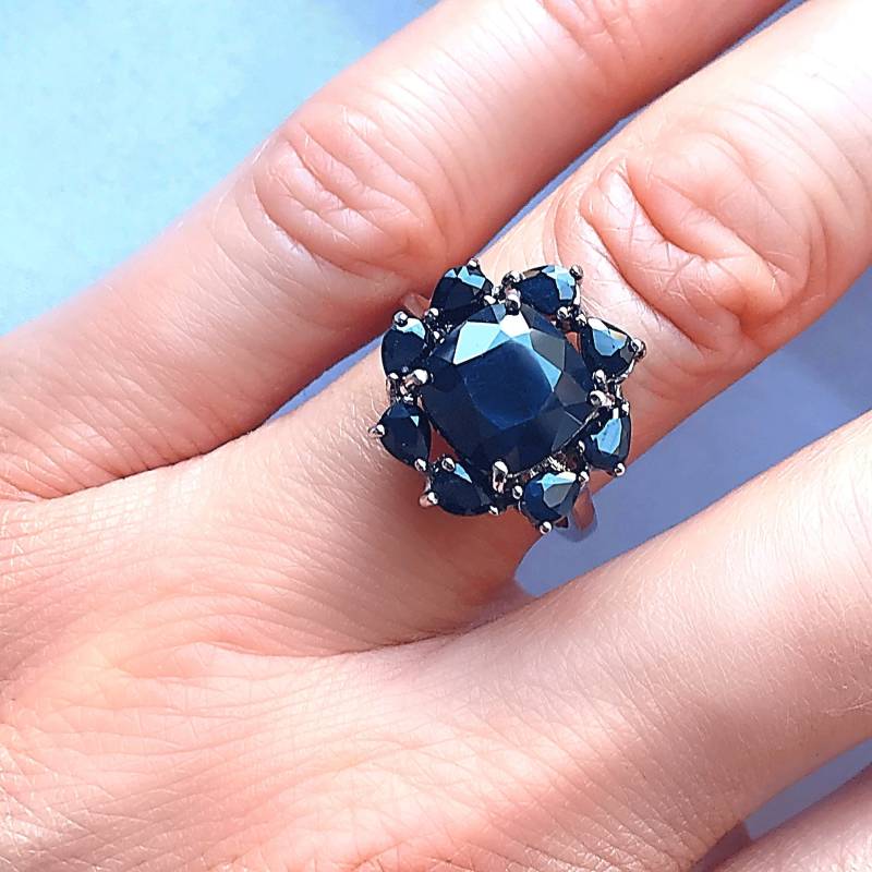 Echter Saphir Große Cluster Blume Silber Cocktail Dress Ring von SarayaSilver