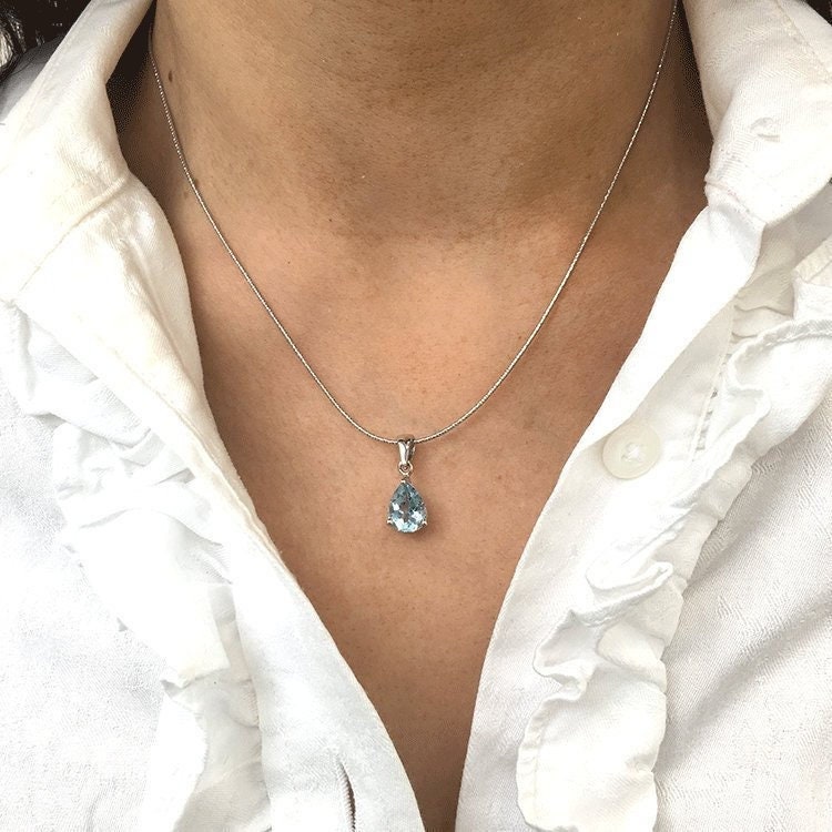Echter Sky Blue Topas Teardrop Silber Anhänger von SarayaSilver