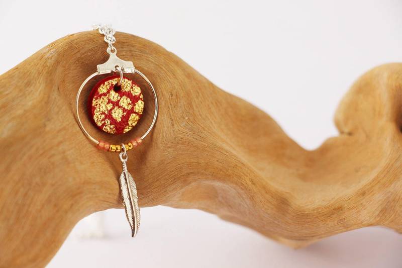 Geschenk Weihnachten Frau - Kragen "Nikiti" Leder Rot Und Vergoldeten, Feder, Vergoldeten Geld Geschenk Weihnachten Frau - Kragen "Nikiti" Leder Rot Und Vergoldeten, Feder, Vergoldeten Geld von Sarayana