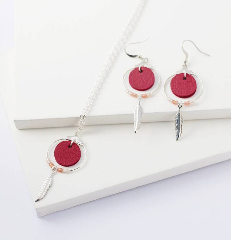 Halskette "Nikiti" - Anhänger Kreis Miyuki Perlen Lila Lammfell Silberne Plume Parure Schmuck Ethno-Chic von Sarayana