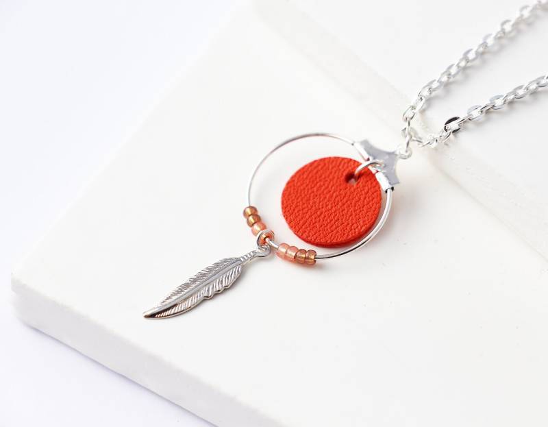 Halskette "Nikiti" - Anhänger Kreis Miyuki Perlen Set Rot Lammfell Silber Pen Schmuck Ethno-Chic Halskette "Nikiti" - Anhänger Kreis Miyuki Perlen Set Rot Lammfell Silber Pen Schmuck Ethno-Chic von Sarayana