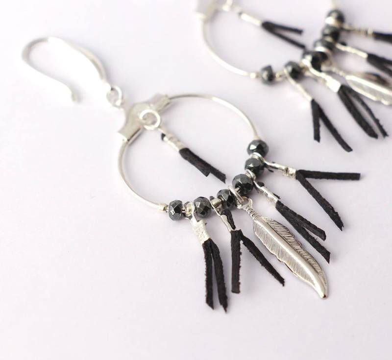 Jetzige Frau Weihnachten - Ohrringe "Kwanita" Schwarz, Leder, Edelsteine Hämatit, Silber Jetzige Frau Weihnachten - Ohrringe "Kwanita" Schwarz, Leder, Edelsteine Hämatit, Silber von Sarayana