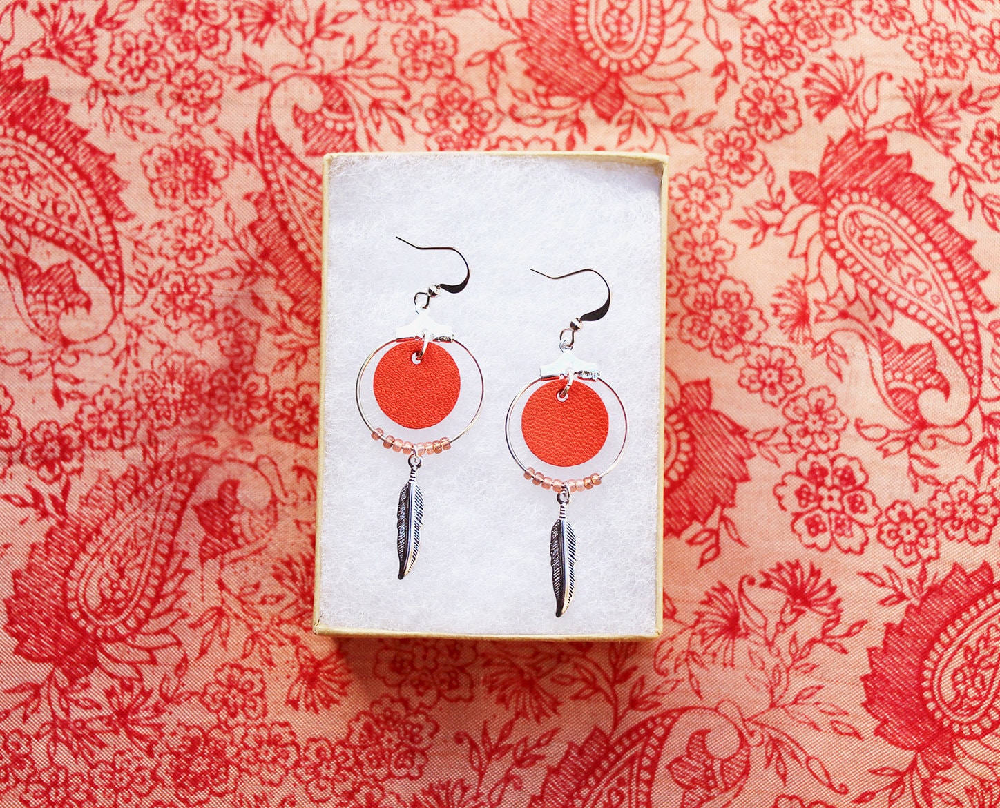 Ohrringe "Nikiti" - Kreis Leder Zinnober Rot Silber Stift Mini Kreolisch Ethno-Chic-Böhmisch-Chic Ohrringe "Nikiti" - Kreis Leder Zinnober Rot Silber Stift Mini Kreolisch Ethno-Chic-Böhmisch-Chic von Sarayana