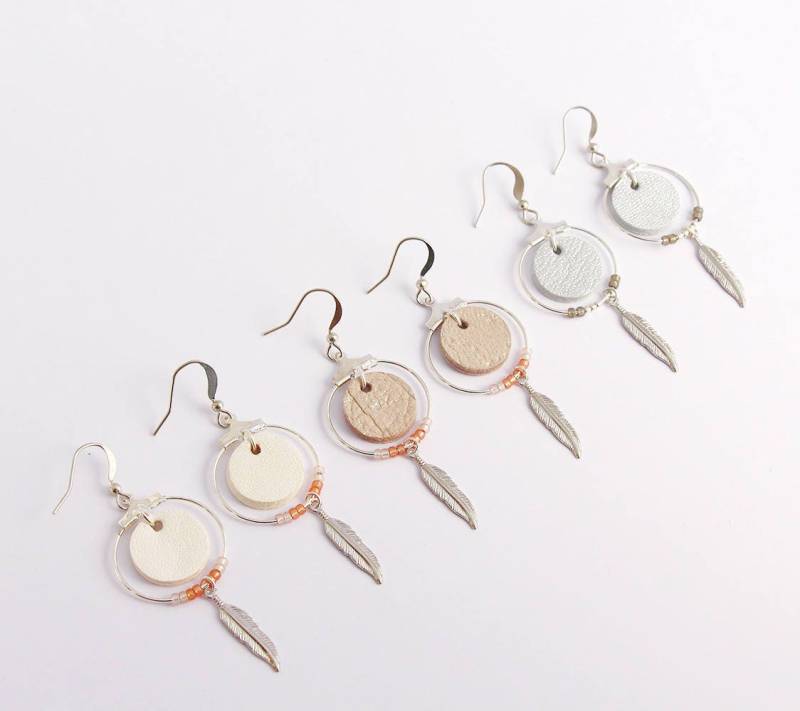 Ohrringe "Nikiti" Leder Silber, Feder, Vergoldeten Silber von Sarayana