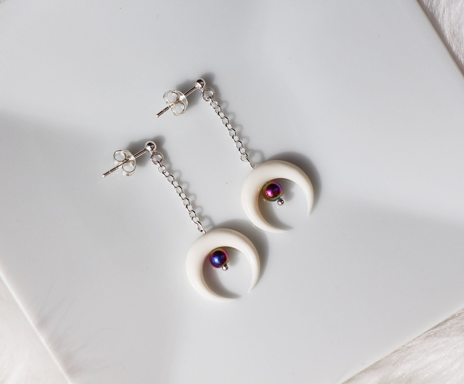 Wachsenden Mond - Sterling Silber-Chip Ohr Ohrringe Haken 925 Im Weißen Knochen Geschnitzt Stein Hämatit Boho Chic Schmuck Wachsenden Mond - Sterling Silber-Chip Ohr Ohrringe Haken 925 Im Weißen Knochen Geschnitzt Stein Hämatit Boho Chic Schmuck von Sarayana